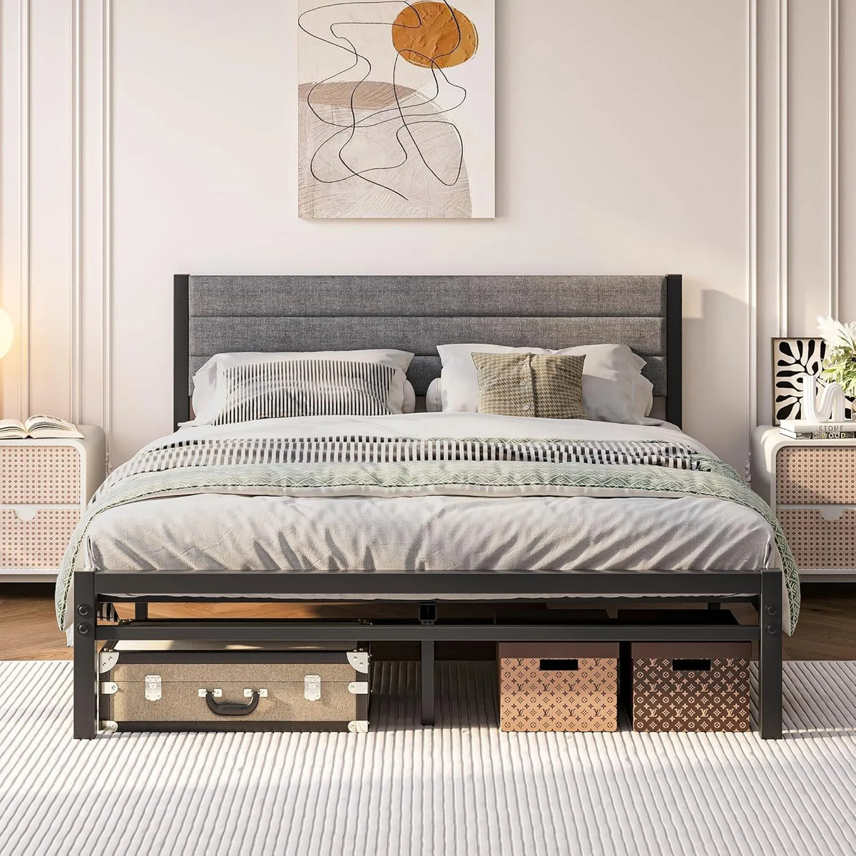 Lit capitonné moderne 140x200 cm avec rangement, sommier en métal et tête de lit grise