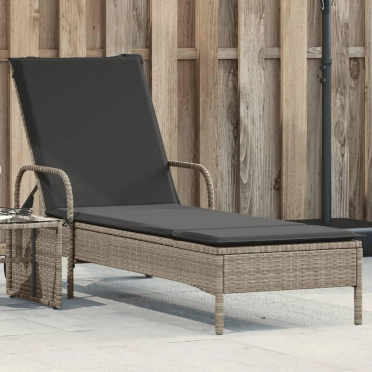 Transat de Jardin Réglable avec Roulettes et Coussin Gris Clair en Résine Tressée